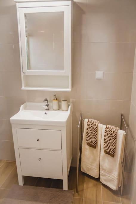 Lovely & Bright Renovated Apt. W/ Balcony In Lagos Zewnętrze zdjęcie
